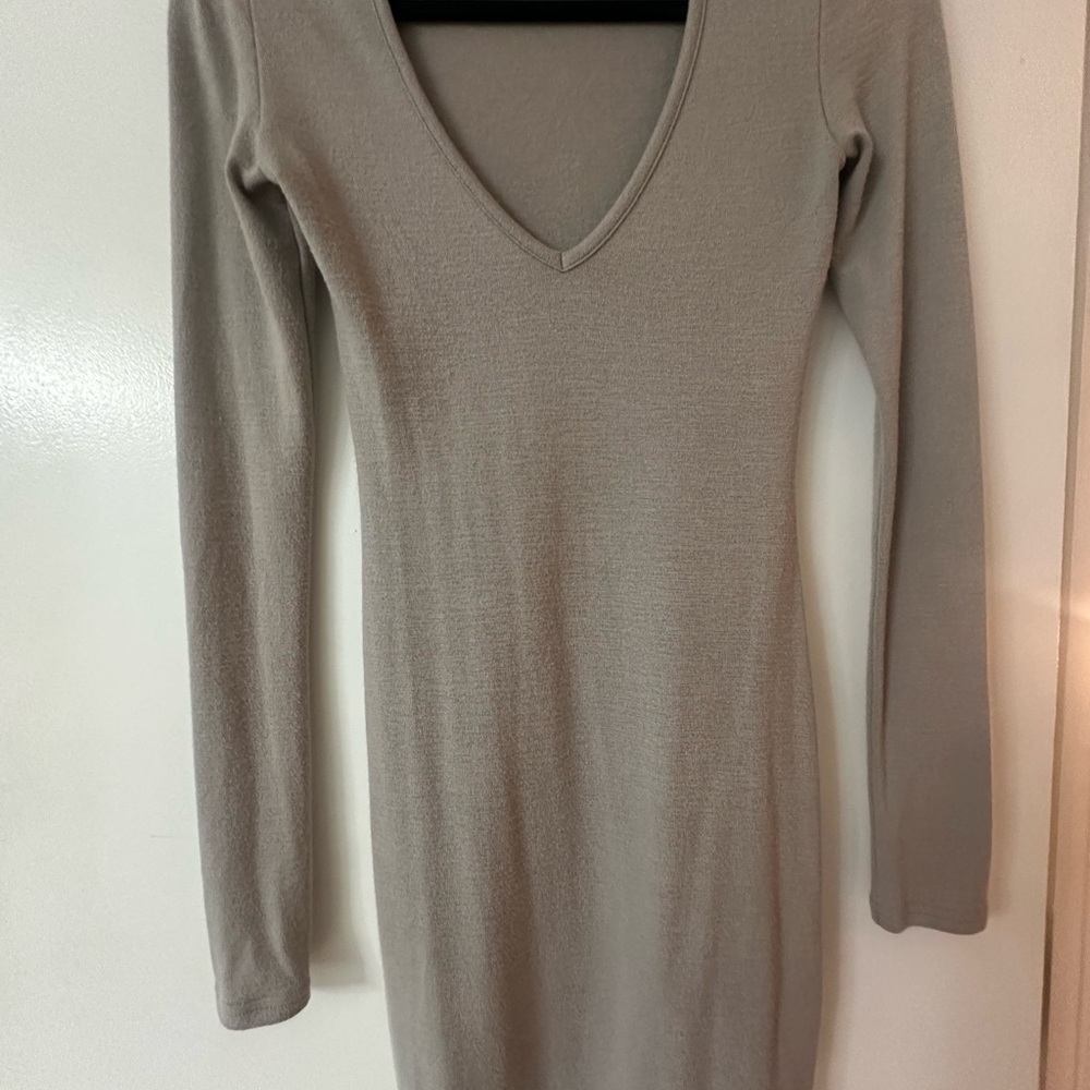 🔴SOLD 🔴Elegant V-Neck Long Sleeve Dress - Gray